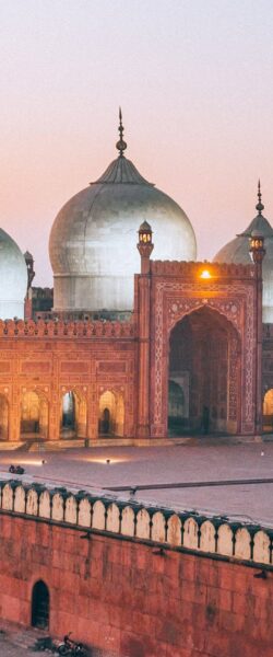 best-places-to-visit-in-lahore-badshahi-mosque best-places-to-visit-in-lahore-badshahi-mosque